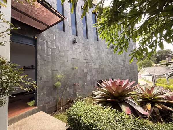 Venta de EXCLUSIVA casa en San Isidro de Heredia $495.000