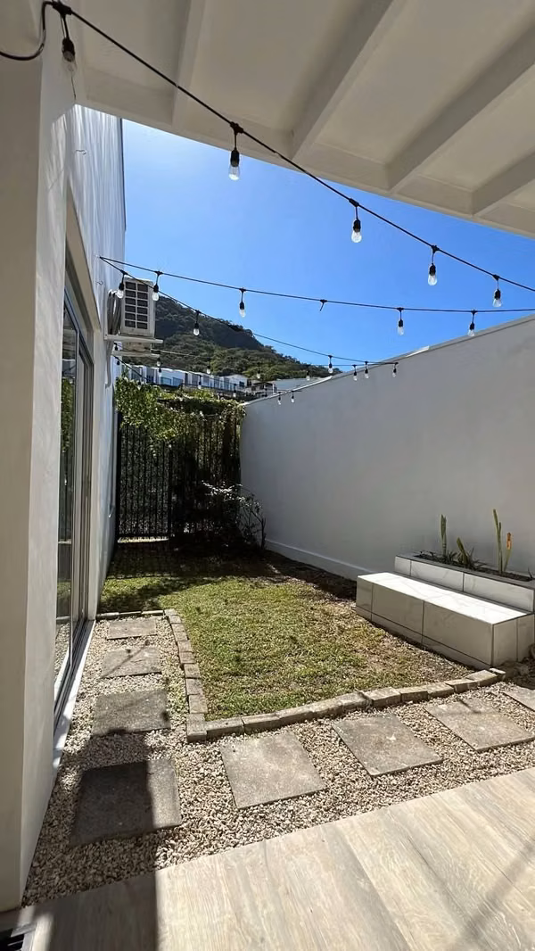 Venta de Casa en Condominio Vistas en Santa Ana con Exclusivas Amenidades