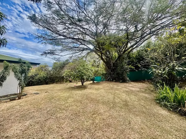 SE VENDE Casa con amplio terreno en Loma Real, Escazu KS