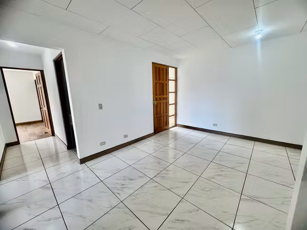 SE VENDE Casa con amplio terreno en Loma Real, Escazu KS