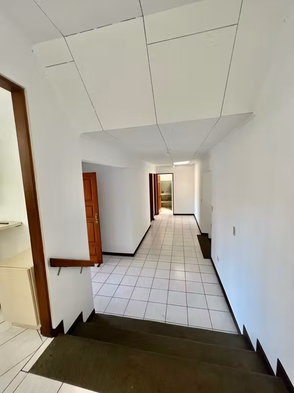 SE VENDE Casa con amplio terreno en Loma Real, Escazu KS