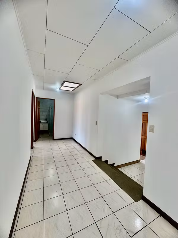 SE VENDE Casa con amplio terreno en Loma Real, Escazu KS
