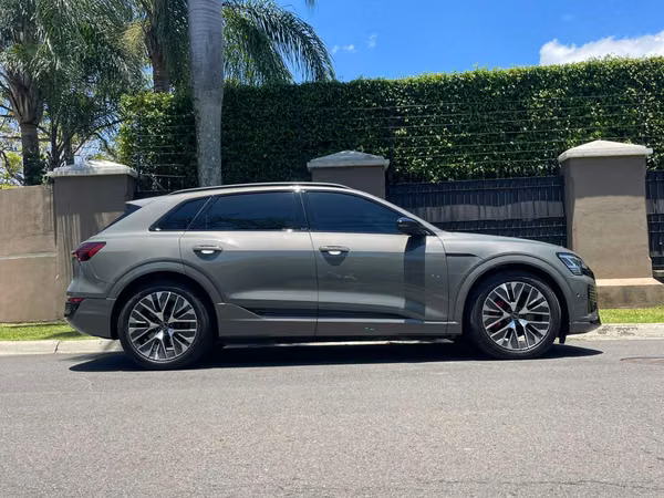 Q8 E-TRON 55 QUATTRO S-LINE