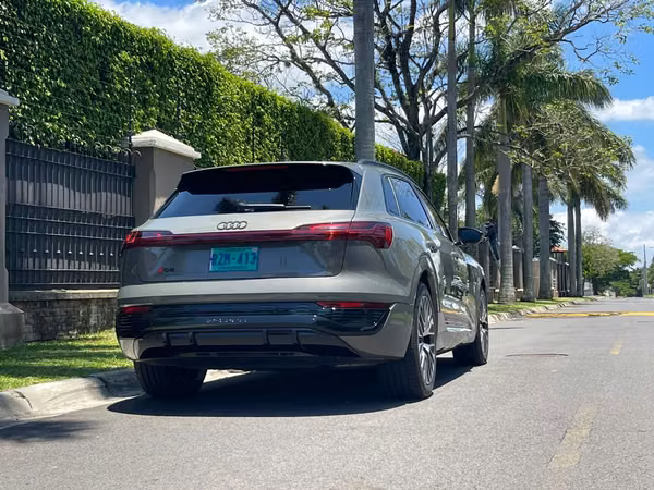 Q8 E-TRON 55 QUATTRO S-LINE