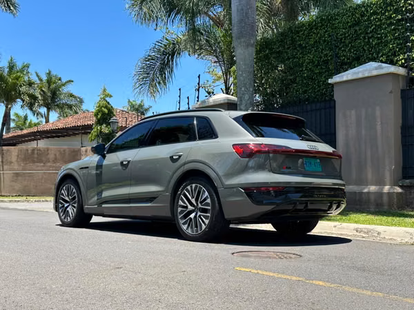 Q8 E-TRON 55 QUATTRO S-LINE