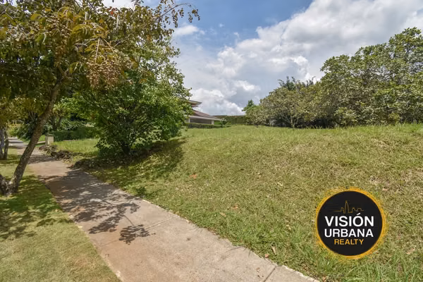 1080m² Lot in Hacienda Espinal