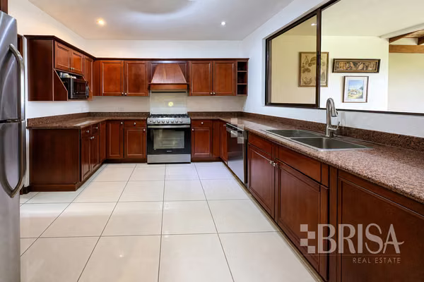 CASA AMUEBLADA EN VENTA / ALQUILER | VISTA DEL VALLE, SANTA ANA