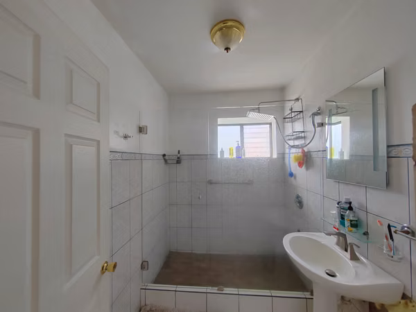 Venta Casa Independiente en Belén | Oficina, Terraza, Jacuzzi y 300 m²