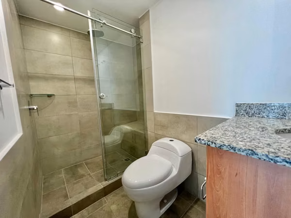Apartamento de un dormitorio en torre en Los Yoses
