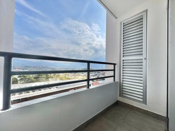 Apartamento de un dormitorio en torre en Los Yoses