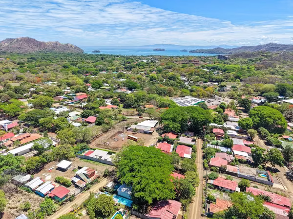 Casa Cazador de Olas | Casa de 3 habitaciones en lote de 1,233 m² en Coco