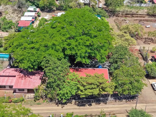 Casa Cazador de Olas | Casa de 3 habitaciones en lote de 1,233 m² en Coco