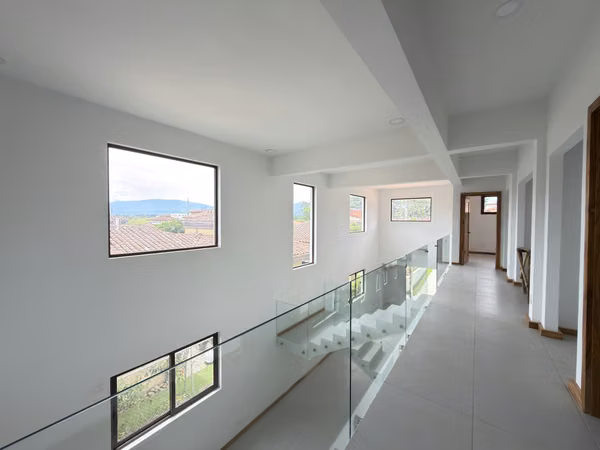 Casa a estrenar Condominio Posada del Río La Guácima, 4 habitaciones en suite, línea blanca incluida