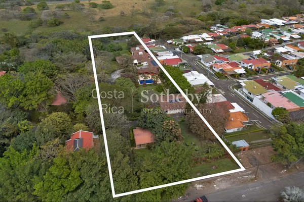 Quinta en Ciruelas Alajuela con 3 propiedades