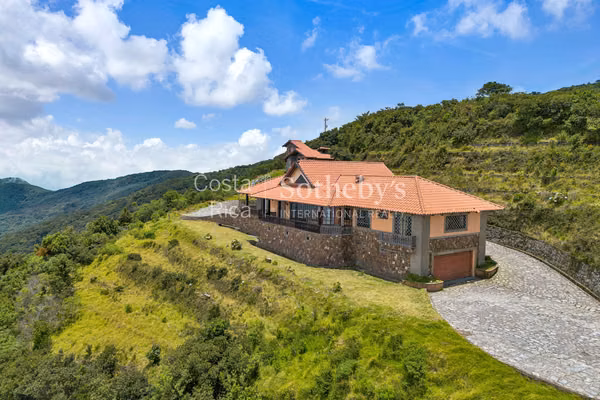 132 Hectáreas junto al Volcán Poás, con Casa y Capilla