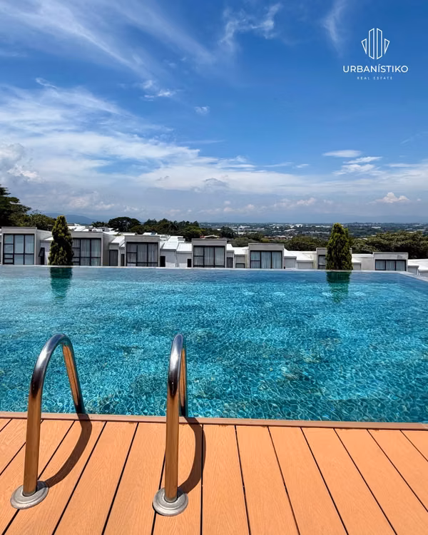 Oportunidad alquiler casa Bali Guachipelin Escazú 2 habs + sala de tv línea blanca incluida patio