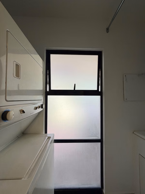 Oportunidad alquiler casa Bali Guachipelin Escazú 2 habs + sala de tv línea blanca incluida patio
