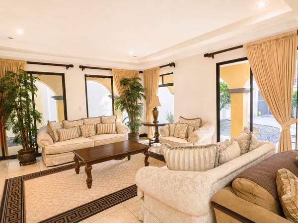 Venta Casa de Lujo en Pinares, Curridabat | 4 Hab +/Gimnasio y atico/ 10 Parking