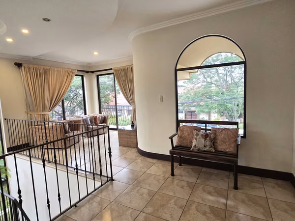 Venta Casa de Lujo en Pinares, Curridabat | 4 Hab +/Gimnasio y atico/ 10 Parking
