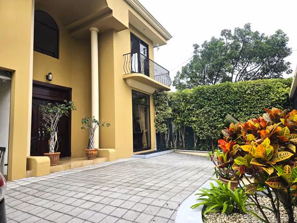 Venta Casa de Lujo en Pinares, Curridabat | 4 Hab +/Gimnasio y atico/ 10 Parking