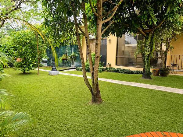 Venta Casa de Lujo en Pinares, Curridabat | 4 Hab +/Gimnasio y atico/ 10 Parking