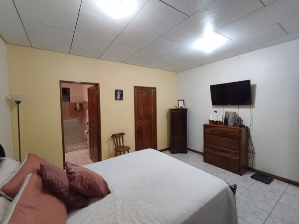 Amplia residencia con uso mixto en venta Monte Claro Desamparados - AP ID: 42479