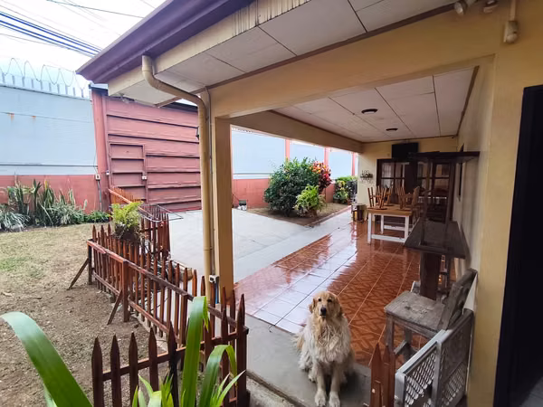 Amplia residencia con uso mixto en venta Monte Claro Desamparados - AP ID: 42479