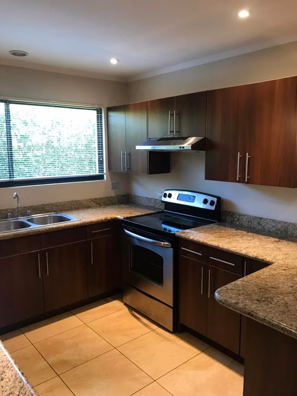 Venta de casa en Condominio Almería, Santa Ana, San José