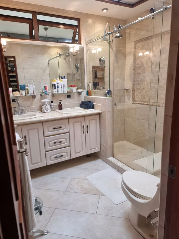 Casa en venta una sola planta y patio Pinares de Curridabat