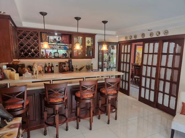 Casa en venta una sola planta y patio Pinares de Curridabat