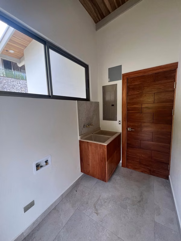 Propiedad moderna con casa de huéspedes y vistas en Atenas