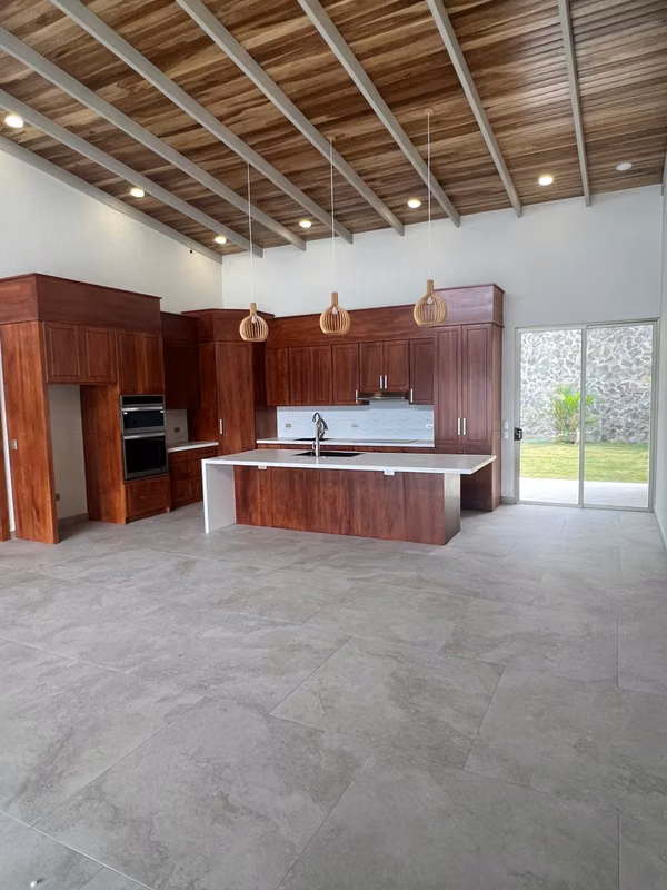 Propiedad moderna con casa de huéspedes y vistas en Atenas