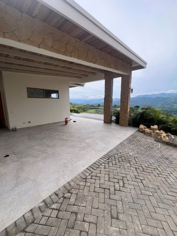 Propiedad moderna con casa de huéspedes y vistas en Atenas