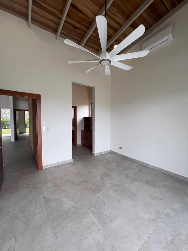 Propiedad moderna con casa de huéspedes y vistas en Atenas
