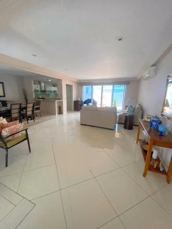 Escazú SE VENDE  | Casa Amueblada en Condominio – 280 m² 3 Espacios de parqueo  280m2