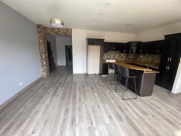 APARTAMENTO AMPLIO EN ROHRMOSER