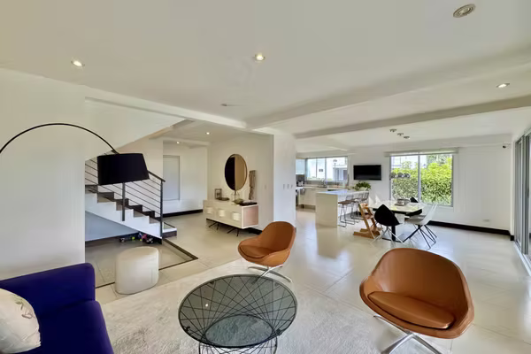 Se Vende Casa de 3 niveles en Escazú, Condominio Vistas de Escazú