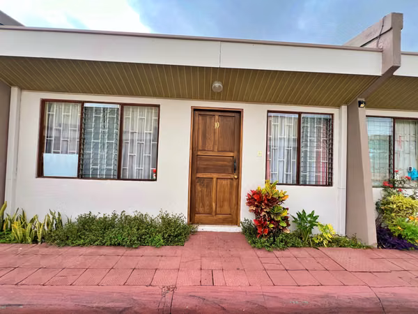 Venta apartamento remodelado de 2 dormitorios, Montes de Oca. (IC)