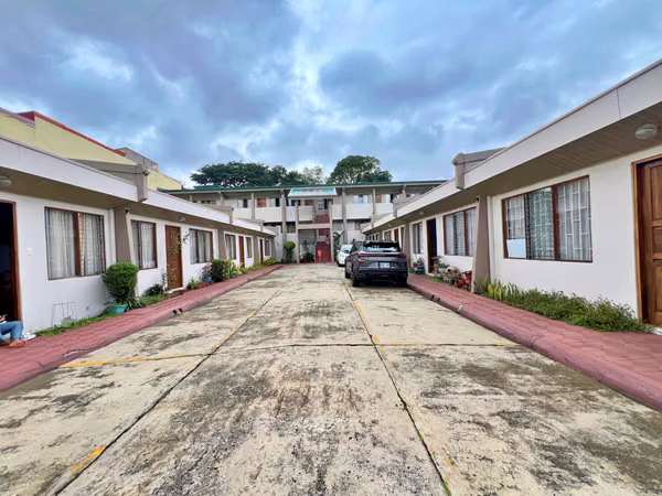 Venta apartamento remodelado de 2 dormitorios, Montes de Oca. (IC)