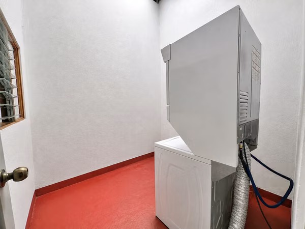 Venta apartamento remodelado de 2 dormitorios, Montes de Oca. (IC)