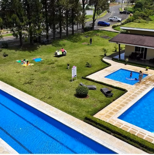 Venta de lote en residencial Arrabara