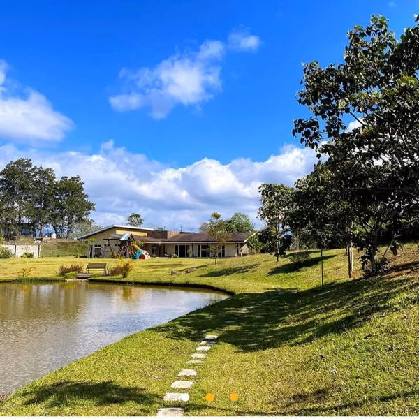 Venta de lote en residencial Arrabara