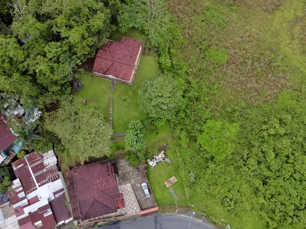 3 Lots= 2 Casas + Lote, =1,446 m² de bienes raices-Premium de Uso Mixto -Ciudad Quesada