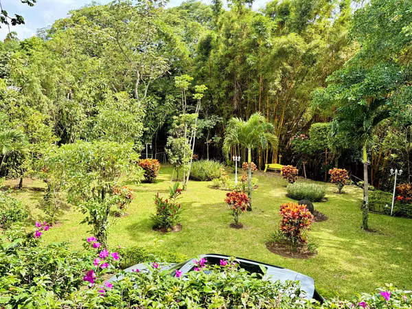 SE VENDE Residencia de una Planta en Ciudad Colón.  2119 m² de Terreno