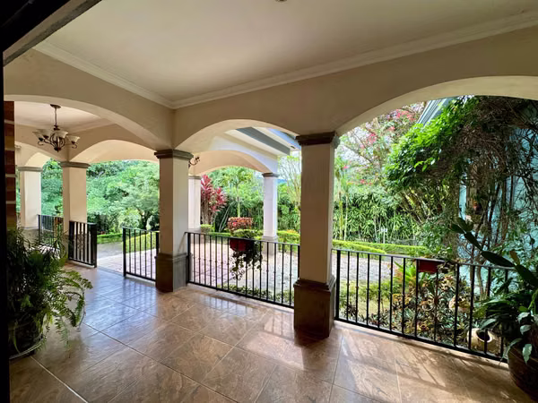 SE VENDE Residencia de una Planta en Ciudad Colón.  2119 m² de Terreno