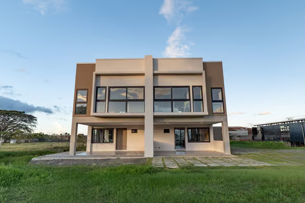 Exclusive and modern. With all amenities. Gated community homes. Belén de Heredia.