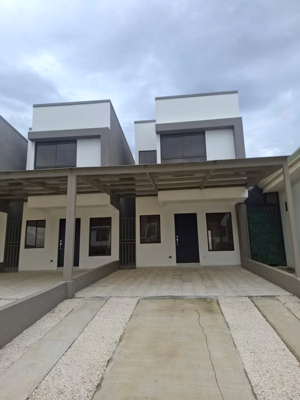 Casa en condominio a la venta cerca de Belén.
