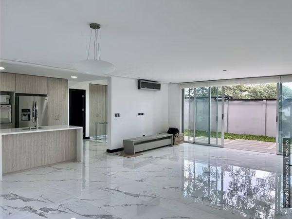 Venta de casa en Pozos, Santa Ana.