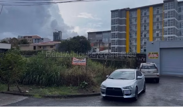 Venta de Lote en Zapote, barrio Montealegre