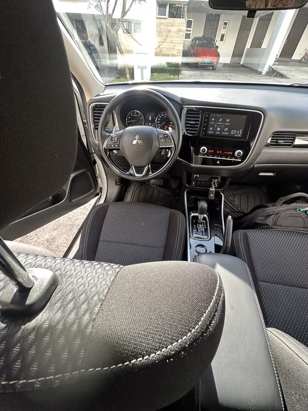 Mitsubishi Outlander 2022, como nuevo - récord agencia